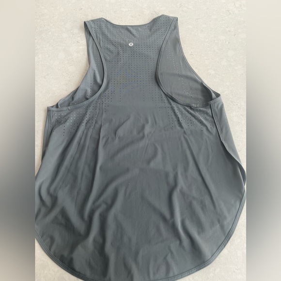 NWOT Lululemon High Neck Split Hem
Run Tank Size 8 Charcoal Grey - Picture 3 of 6